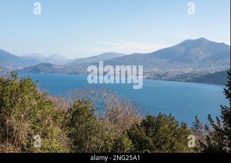 Luftaufnahme des Lago Maggiore vom Sacro Monte von Ghiffa Stockfoto