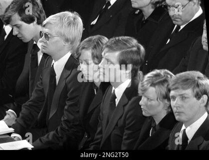 The four sons and their wifes of slain industrialist HannsMartin