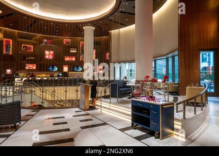 Das Hard Rock Hotel ist ein luxuriöses Reiseziel am Times Square, 2023, New York City, USA Stockfoto