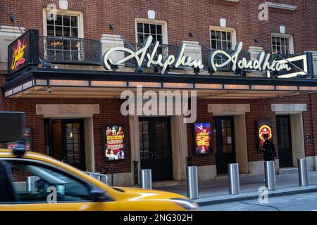 '& Julia' Marquee im Stephen Sondheim Theater in New York City, USA 2023 Stockfoto