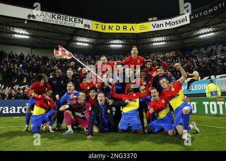 Waalwijk, Niederlande. 17. Februar 2023. WAALWIJK - RKC feiert am 17. Februar 2023 im Mandemakers Stadium in Waalwijk, Niederlande, den Sieg beim niederländischen Premier-League-Spiel zwischen RKC Waalwijk und Fortuna Sittard. ANP BART STOUTJESDYK Credit: ANP/Alamy Live News Stockfoto