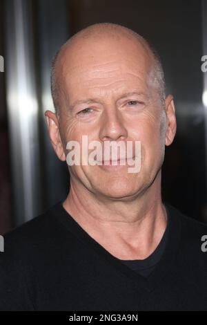 Bruce Willis nimmt am 16. Juli 2013 im Museum of Modern Art in New York C an der Vorführung der Cinema Society & Bally des Summit Entertainment's „Red 2" Teil Stockfoto