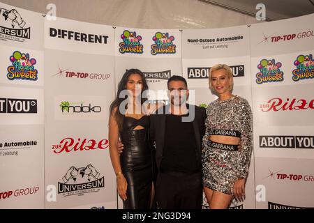 Marc Terenzi und verena Kerth mit Gast bei der Universum Boxnacht im Universum Gym. Hamburg, 10.09.2022 Stockfoto