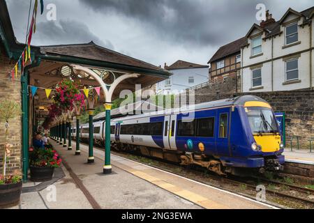 Knaresborough, ein Markt- und Kurort und eine zivile Gemeinde im Stadtteil Harrogate in North Yorkshire, England, am Fluss Nidd. Stockfoto