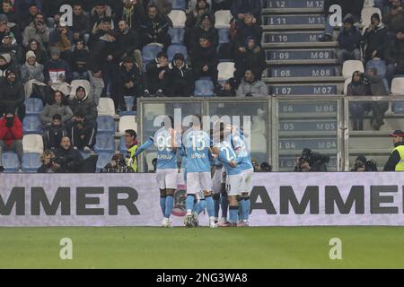 Reggio Emilia, Italien. 17. Februar 2023. Khvicha Kvaratskhelia (Neapel) feiert während des Spiels US Sassuolo gegen SSC Napoli, italienisches Fußballspiel Serie A in Reggio Emilia, Italien, Februar 17 2023 Kredit: Independent Photo Agency/Alamy Live News Stockfoto