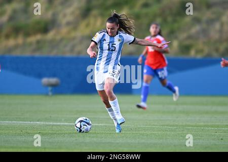 Auckland, Neuseeland. 17. Februar 2023. Florencia Bonsegundo von der argentinischen Frauen-Fußballnationalmannschaft während der FIFA Frauen-Weltmeisterschaft 2023 im North Harbour Stadium in Aktion gesehen. Endergebnis: Argentinien 4:0 Chile Kredit: SOPA Images Limited/Alamy Live News Stockfoto