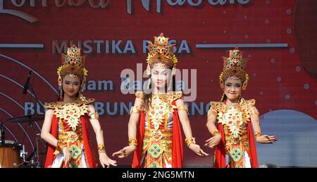 Indonesier führen Sagita-Tanz auf Stockfoto