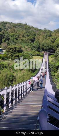 Baishi Lake Suspension Bridge, Taipei City - 17. Februar 2023 : Baishi Lake Suspension Bridge, Taipei City, Taiwan Stockfoto