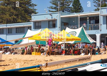 Australischer Surfbootrennen-Karneval 2023 am Collaroy Beach in Sydney, Australien Stockfoto