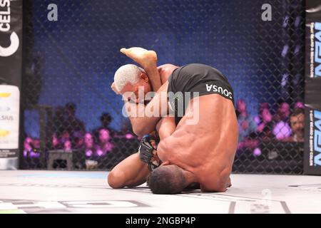 ORLANDO, Florida - Februar 17 Paulo Laia verteidigt in der 4. Woche der PFL Challenger Series am 17. Februar 2023 in den Universal Studios in Orlando, Florida, eine Armlehne von Manoel Sousa. (Foto: Aaron Litz/PxImages) Kredit: Px Images/Alamy Live News Stockfoto