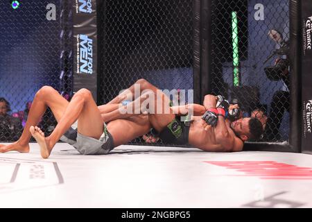 ORLANDO, Florida – 17. Februar Manoel Sousa greift Paulo Laia in Woche 4 der PFL Challenger Series am 17. Februar 2023 in den Universal Studios in Orlando, Florida, an. (Foto: Aaron Litz/PxImages) Kredit: Px Images/Alamy Live News Stockfoto