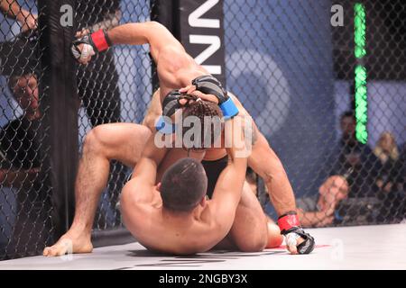 Orlando, Florida, USA. 17. Februar 2023. ORLANDO, Florida - Februar 17 Charlie Decca landet in Woche 4 der PFL Challenger Series am 17. Februar 2023 in den Universal Studios in Orlando, Florida, auf Jose Aguayo. (Kreditbild: © Aaron Litz/PX Imagens via ZUMA Press Wire) NUR REDAKTIONELLE VERWENDUNG! Nicht für den kommerziellen GEBRAUCH! Kredit: ZUMA Press, Inc./Alamy Live News Stockfoto