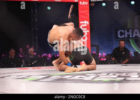 Orlando, Florida, USA. 17. Februar 2023. ORLANDO, Florida - 17. Februar Charlie Decca wird in Woche 4 der PFL Challenger Series am 17. Februar 2023 in den Universal Studios in Orlando, Florida, gegen Jose Aguayo festgenommen. (Kreditbild: © Aaron Litz/PX Imagens via ZUMA Press Wire) NUR REDAKTIONELLE VERWENDUNG! Nicht für den kommerziellen GEBRAUCH! Kredit: ZUMA Press, Inc./Alamy Live News Stockfoto