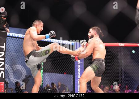 Orlando, Florida, USA. 17. Februar 2023. ORLANDO, Florida – 17. Februar: Charlie Decca trifft Jose Aguayo in Woche 4 der PFL Challenger Series am 17. Februar 2023 in den Universal Studios in Orlando, Florida. (Kreditbild: © Aaron Litz/PX Imagens via ZUMA Press Wire) NUR REDAKTIONELLE VERWENDUNG! Nicht für den kommerziellen GEBRAUCH! Kredit: ZUMA Press, Inc./Alamy Live News Stockfoto