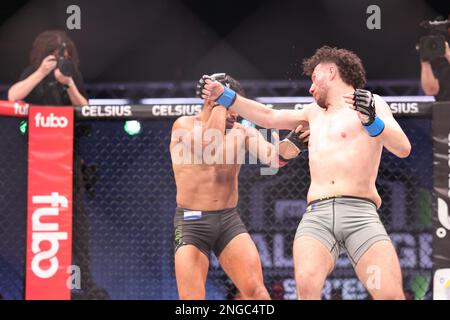 Orlando, Florida, USA. 17. Februar 2023. ORLANDO, Florida - Februar 17 Damir Ferhatbegovic versucht in Woche 4 der PFL Challenger Series am 17. Februar 2023 in den Universal Studios in Orlando, Florida, eine Spinning-Checkliste über Elvin Espinoza. (Kreditbild: © Aaron Litz/PX Imagens via ZUMA Press Wire) NUR REDAKTIONELLE VERWENDUNG! Nicht für den kommerziellen GEBRAUCH! Kredit: ZUMA Press, Inc./Alamy Live News Stockfoto