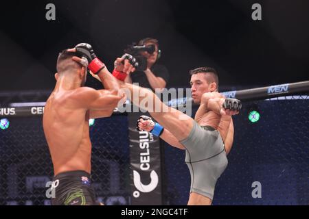 Orlando, Florida, USA. 17. Februar 2023. ORLANDO, Florida - Februar 17 Anthony Romero versucht, Antonio Caruso in Woche 4 der PFL Challenger Series am 17. Februar 2023 in den Universal Studios in Orlando, Florida, einen Kopfstoß zu verpassen. (Kreditbild: © Aaron Litz/PX Imagens via ZUMA Press Wire) NUR REDAKTIONELLE VERWENDUNG! Nicht für den kommerziellen GEBRAUCH! Kredit: ZUMA Press, Inc./Alamy Live News Stockfoto