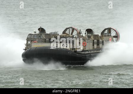 Präfektur Shizuoka, Japan - 07. Juli 2018: Japan Maritime Self-Defense Force LCAC-1 Luftkissenfahrzeug führt eine amphibische Landungsübung durch. Stockfoto