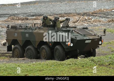 Präfektur Shizuoka, Japan - 07. Juli 2018: Japan Ground Self-Defense Force Typ-96, gepanzerter Personentransporter auf Rädern. Stockfoto