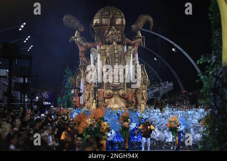 Sao Paulo, Brasilien. 18. Februar 2023. SP - Sao Paulo - 02/17/2023 - KARNEVAL SAO PAULO 2023, BESONDERE GRUPPENPARADE - Tom Maior Samba Schule während der Präsentation auf der Parade der Sondergruppe des Karnevals von Sao Paulo im Anhembi Sambadrome. Foto: Ettore Chiereguini/AGIF/Sipa USA Guthaben: SIPA USA/Alamy Live News Stockfoto