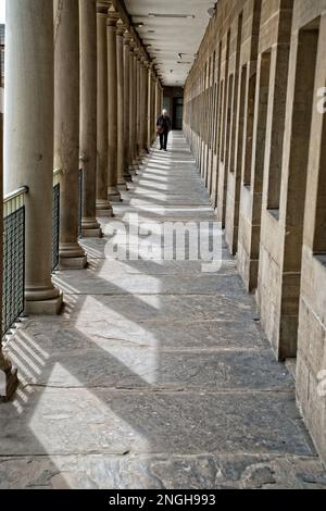 Die prächtig restaurierte Piece Hall in Halifax West Yorkshire ist ein denkmalgeschütztes georgianisches Gebäude der Kategorie 1, das Sie sich nicht entgehen lassen sollten. Stockfoto