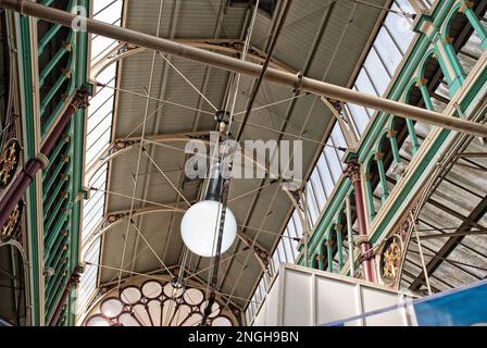 Halifax Old Market Decken (in der Nähe der herrlich restaurierten Piece Hall in Halifax West Yorkshire, ein denkmalgeschütztes georgianisches Gebäude aus dem Jahr grade1, das Sie sich nicht entgehen lassen sollten). Stockfoto