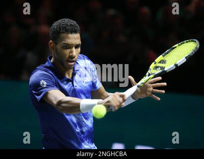 Rotterdam, Niederlande. 17. Februar 2023. Felix Auger-Aliassime aus Kanada im Kampf gegen Daniil Medvedev aus Russland während des ABN Amro Open 2023, ATP 500 Tennis Turnier am 17. Februar 2023 in Rotterdam, Niederlande - Photo Laurent Lairys / DPPI Credit: DPPI Media/Alamy Live News Stockfoto