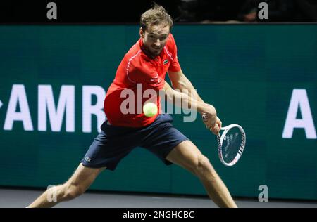 Rotterdam, Niederlande. 17. Februar 2023. Daniil Medvedev von Russland im Kampf gegen Felix Auger-Aliassime aus Kanada während des ABN Amro Open 2023, ATP 500 Tennis Turnier am 17. Februar 2023 in Rotterdam, Niederlande - Photo Laurent Lairys / DPPI Credit: DPPI Media/Alamy Live News Stockfoto