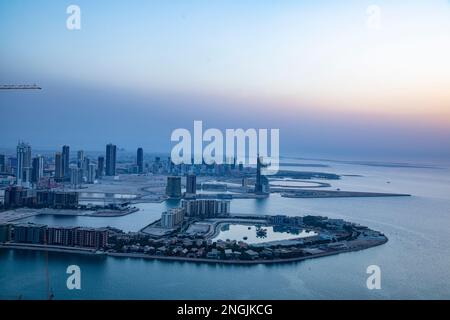 Skyline von Manama vom Persischen Golf. Das Königreich Bahrain Stockfoto