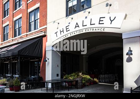 Montgomery, Alabama, USA – 7. Februar 2023: Eintritt zur Alley im Unterhaltungsviertel von Montgomery. Stockfoto