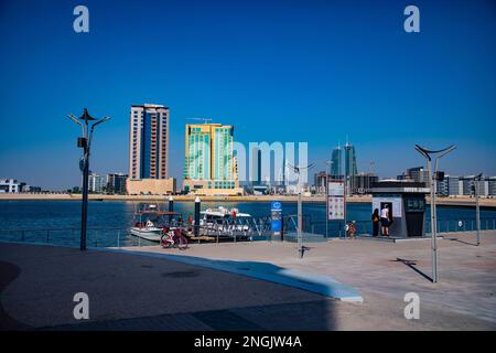 Skyline von Manama vom Persischen Golf. Das Königreich Bahrain Stockfoto