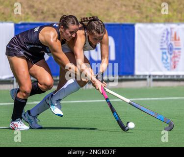 Wellington, Neuseeland. 18. Februar 2023. Newtown Olivia Shannon (2 NZL) zeigt Entschlossenheit beim internationalen Hockeyspiel zwischen den USA und Neuseeland im National Hockey Stadium in Wellington, Neuseeland (Joe Serci - SPP) Kredit: SPP Sport Press Photo. Alamy Live News Stockfoto