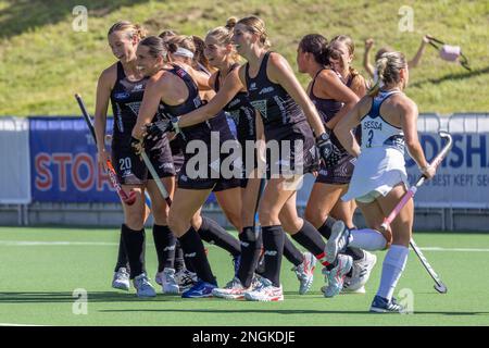 Wellington, Neuseeland. 18. Februar 2023. Newtown Neuseeland feiert seinen Equalizer beim internationalen Hockeyspiel zwischen den USA und Neuseeland im National Hockey Stadium in Wellington, Neuseeland. (Joe Serci - SPP) Kredit: SPP Sport Press Photo. Alamy Live News Stockfoto