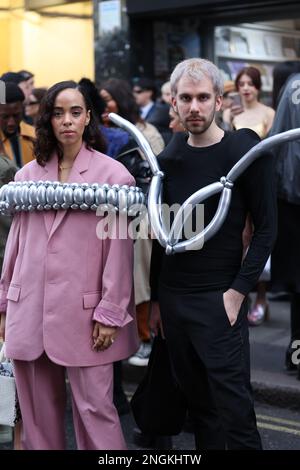 London Fashion Week - Street Style. London, Vereinigtes Königreich, 17. Februar 2023. Alla Bogdanovic/Alamy Live News Stockfoto