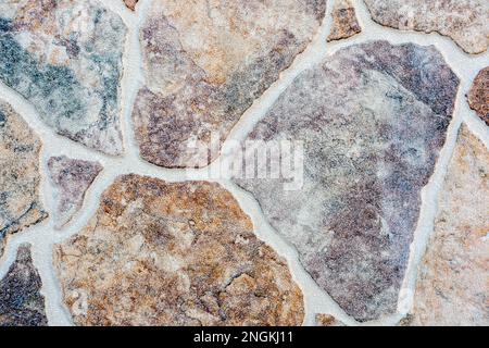 Hintergrund einer alten Mauer aus Naturstein Stockfoto