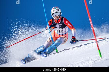 Courchevel, Frankreich. 18. Februar 2023. Alpinskifahren: Weltmeisterschaft, Slalom, Frauen, 1.-km-Lauf: Michelle Gisin aus der Schweiz in Aktion. Kredit: Michael Kappeler/dpa/Alamy Live News Stockfoto