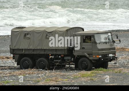 Präfektur Shizuoka, Japan - 07. Juli 2018: Japan Ground Self-Defense Force Isuzu Typ 73 Large Truck. Stockfoto