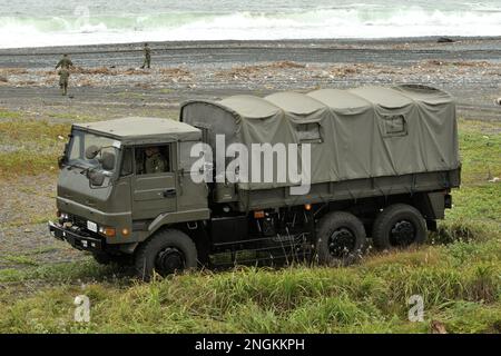 Präfektur Shizuoka, Japan - 07. Juli 2018: Japan Ground Self-Defense Force Isuzu Typ 73 Large Truck. Stockfoto