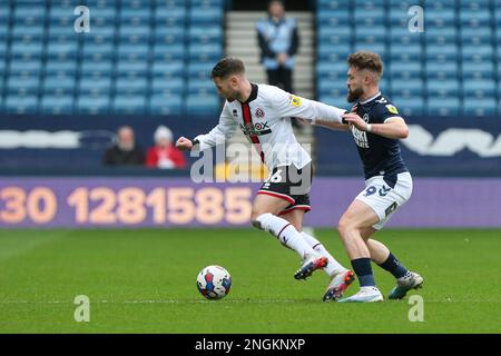 London, Großbritannien. 18. Februar 2023. Oliver Norwood #16 von Sheffield United beim Sky Bet Championship-Spiel Millwall gegen Sheffield United im The Den, London, Großbritannien, am 18. Februar 2023 (Foto von Arron Gent/News Images) in London, Großbritannien, am 2./18. Februar 2023. (Foto: Arron Gent/News Images/Sipa USA) Guthaben: SIPA USA/Alamy Live News Stockfoto