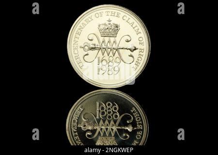 Die Rückseite einer 1989 £2-Dollar-Münze zum Gedenken an den Zwölfzigerfeier der Rechtsforderung Stockfoto