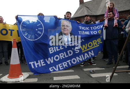 Goodison Park, Liverpool, Großbritannien. 18. Februar 2023. Premier League Football, Everton gegen Leeds United; Everton-Fans protestieren gegen die Führung und das Management des Clubs unter dem Eigentümer Farhad Moshiri und Vorsitzenden Bill Kenwright Credit: Action Plus Sports/Alamy Live News Stockfoto