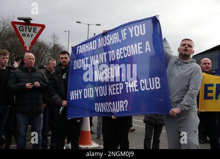 Goodison Park, Liverpool, Großbritannien. 18. Februar 2023. Premier League Football, Everton gegen Leeds United; Everton-Fans protestieren gegen die Führung und das Management des Clubs unter dem Eigentümer Farhad Moshiri und Vorsitzenden Bill Kenwright Credit: Action Plus Sports/Alamy Live News Stockfoto