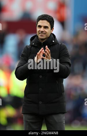 Birmingham, Großbritannien. 18. Februar 2023. Mikel Arteta, der Manager von Arsenal, feiert am Ende des Spiels. Spiel der Premier League, Aston Villa gegen Arsenal im Villa Park in Birmingham am Samstag, den 18. Februar 2023. Dieses Bild darf nur zu redaktionellen Zwecken verwendet werden. Nur redaktionelle Verwendung, Lizenz für kommerzielle Verwendung erforderlich. Keine Verwendung bei Wetten, Spielen oder Veröffentlichungen von Clubs/Ligen/Spielern. Bild von Andrew Orchard/Andrew Orchard Sportfotografie/Alamy Live News Kredit: Andrew Orchard Sportfotografie/Alamy Live News Stockfoto