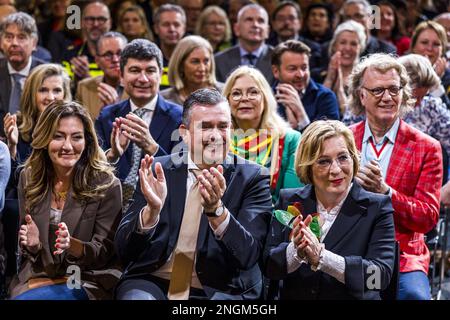 MAASTRICHT - von links nach rechts Minister Dilan Yesilgoz für Sicherheit und Justiz, Gouverneur Emile Roemer, Madeleine van Toorenburg und Andre Rieu während der Schlüsselübergabe für den Karneval. Stadtprinz Stefan I. gewinnt symbolisch für drei Tage an Macht über die Stadt. ANP MARCEL VAN HOORN niederlande raus - belgien raus Stockfoto