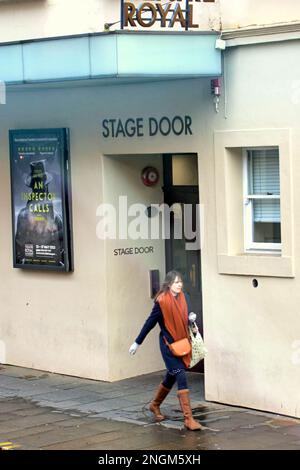 Theater Royal Bühne Tür mit Schauplakaten Stockfoto