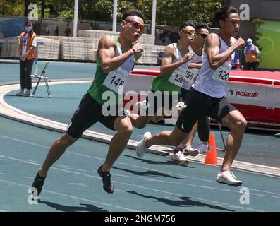 Läufer Shak kam-ching (L) nimmt beim Mens 200m-Rennen bei den Athletics Championships in Hongkong auf dem Tseung Kwan O Sports Ground Teil. Juni 22 SCMP/Jonathan Wong Stockfoto