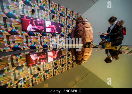 Margate, Großbritannien. 17. Februar 2023. Turner Contemporary präsentiert Sonia Boyces Ausstellung „Feeling her way“, die 59. den Golden Lion for Best National Participation auf der internationalen Kunstausstellung La Biennale di Venezia 2022 gewann. Mit den Musikern Jacqui Dankworth, Poppy Ajudha, Sofia Jernberg, Tanita Tikaram und Komponist Errollyn Wallen, die von Boyce in den Abbey Road Studios zusammengebracht wurden. Kredit: Guy Bell/Alamy Live News Stockfoto