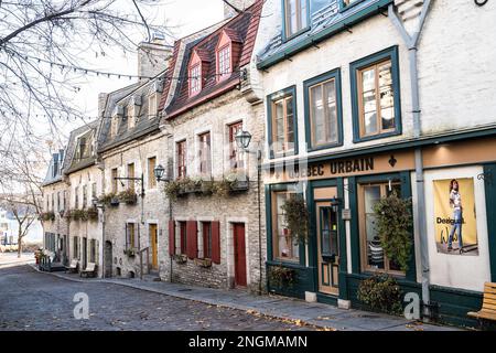Quebec City, Kanada - 7. November 2022: Blick auf die historische untere Quebec City in Kanada, die tagsüber zu sehen ist Stockfoto