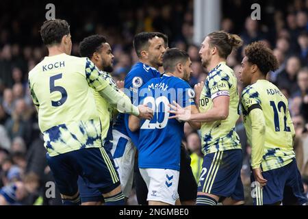 Liverpool, Großbritannien. 18. Februar 2023. Spieler aus Everton und Leeds United treffen sich während des Premier League-Spiels Everton gegen Leeds United im Goodison Park, Liverpool, Großbritannien, am 18. Februar 2023 (Foto von Phil Bryan/News Images) in Liverpool, Großbritannien, am 2./18. Februar 2023. (Foto: Phil Bryan/News Images/Sipa USA) Guthaben: SIPA USA/Alamy Live News Stockfoto