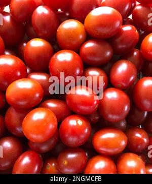 Blick von oben auf frische Kirschtomaten Stockfoto