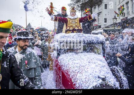 MAASTRICHT - Stadtprinz Stefan I. auf dem Weg zum Schlüsseltransfer für den Karneval. Stadtprinz Stefan I. gewinnt symbolisch für drei Tage an Macht über die Stadt. ANP MARCEL VAN HOORN niederlande raus - belgien raus Stockfoto